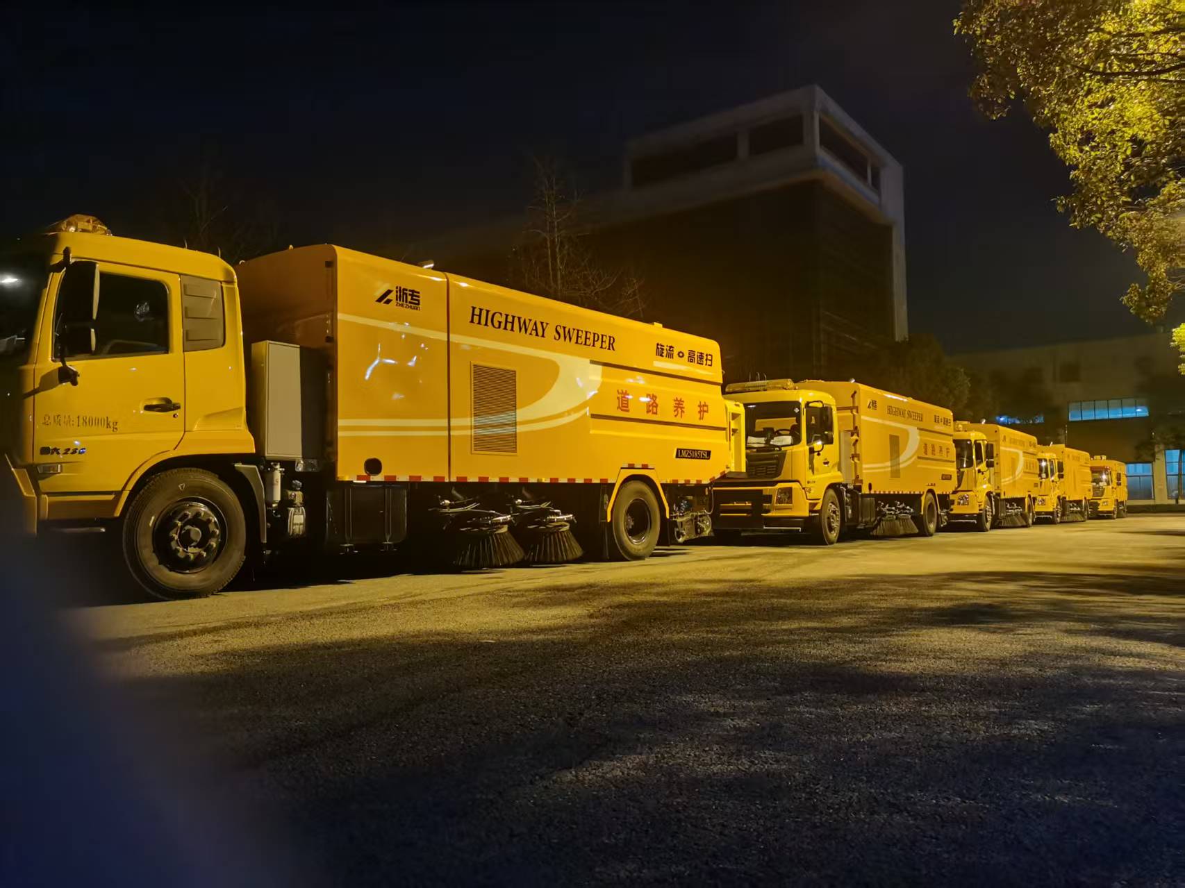 攻坚践诺！美通批量高扫车/除雪车星夜启程奔赴江苏、四川！