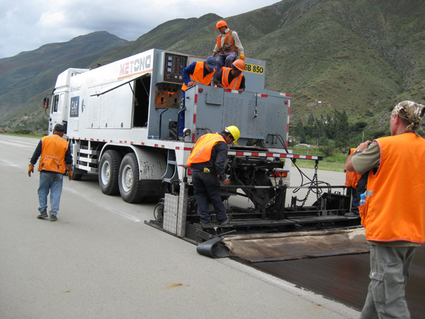 Construction of Slurry Sealing Truck in Peru