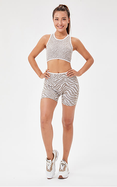 SEAMLESS CROP SPORTS BRA & ACTIVE MINI SHORTS