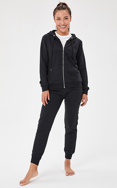 ZIP HOODIE & JOGGERS IN BLACK