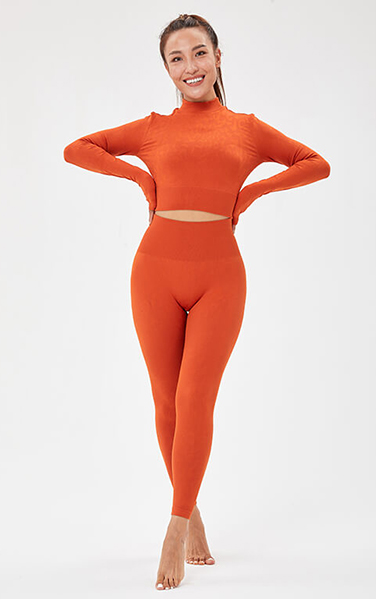 COLLANT COURT À MANCHES LONGUES ET COLLANT PLEIN LONGUEUR SANS COUTURES