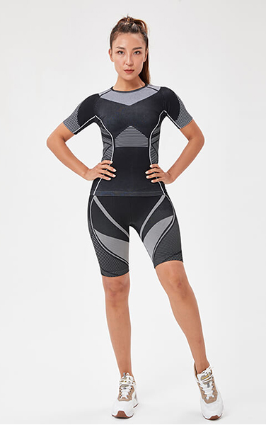 SEAMLESS  SHORT SLEEVE TOP & ACTIVE MINI SHORTS